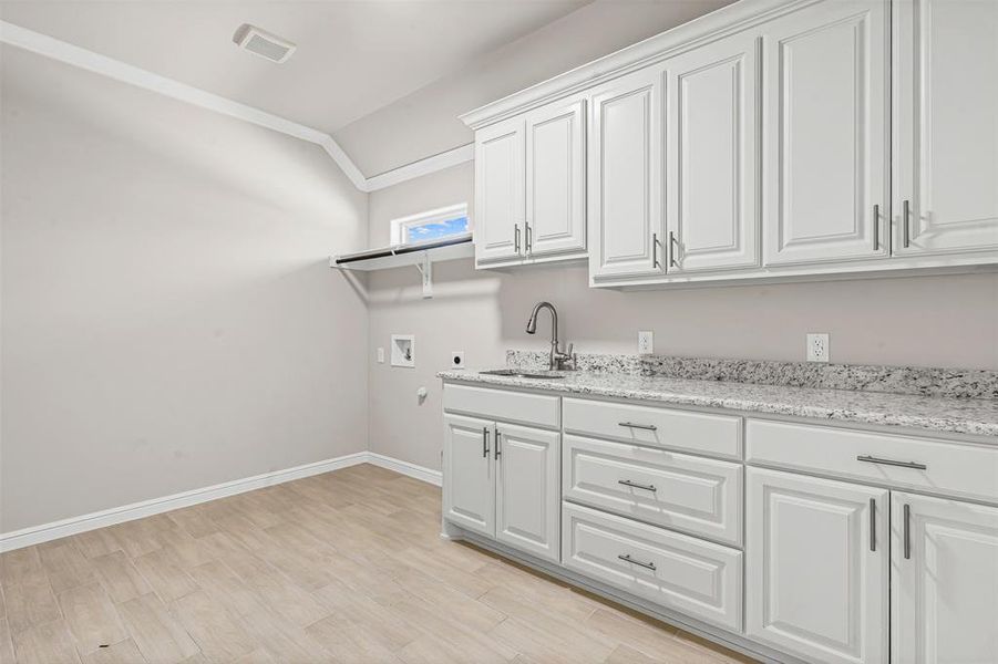 Furnished interior view inside a new home in Pecan Plantation, Granbury (Image 13).