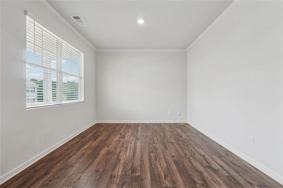 Spacious, unfurnished interior of a new home in , Dallas (Image 38).