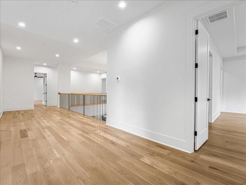 Spacious, unfurnished interior of a new home in , Alpharetta (Image 83).