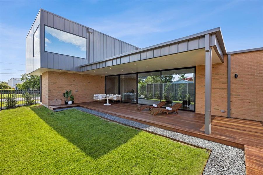 Front exterior of a new home in , Dallas, TX, highlighting curb appeal (Image 21). Front exterior of a new home in , Dallas, TX, highlighting curb appeal (Image 21).