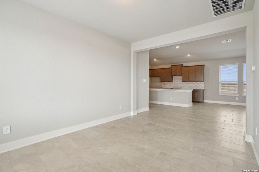Spacious, unfurnished interior of a new home in Legendary Trails - Premier Series, Cibolo (Image 33).
