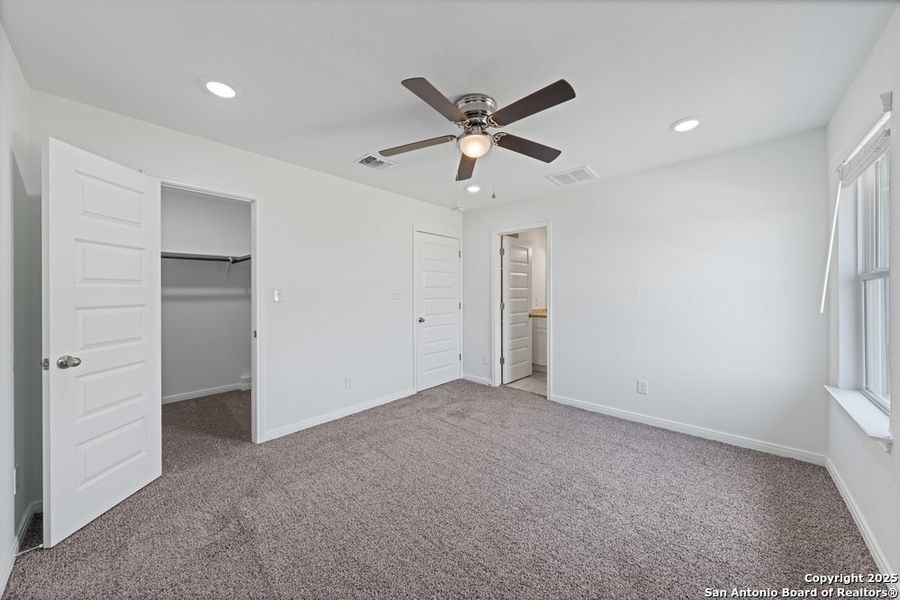Spacious, unfurnished interior of a new home in The Preserve at Candlemeadow, San Antonio (Image 29).