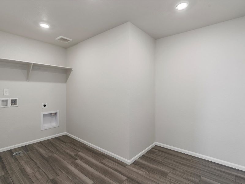 Spacious, unfurnished interior of a new home in Buffalo Highlands: The Canyon Collection, Commerce City (Image 10).