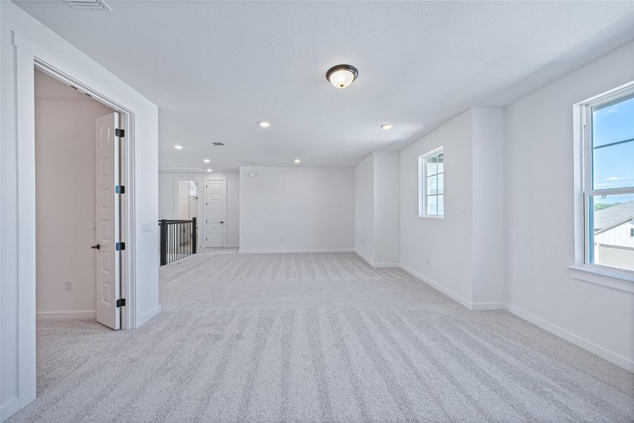 Spacious, unfurnished interior of a new home in , Buda (Image 25).