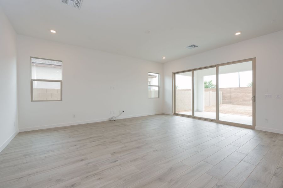 Spacious, unfurnished interior of a new home in Waterston Central, Gilbert (Image 11).