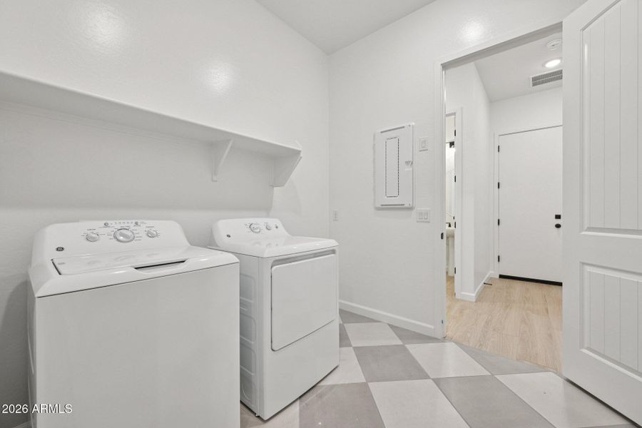 35-web-or-mls-E Saddle Way-S0902-035