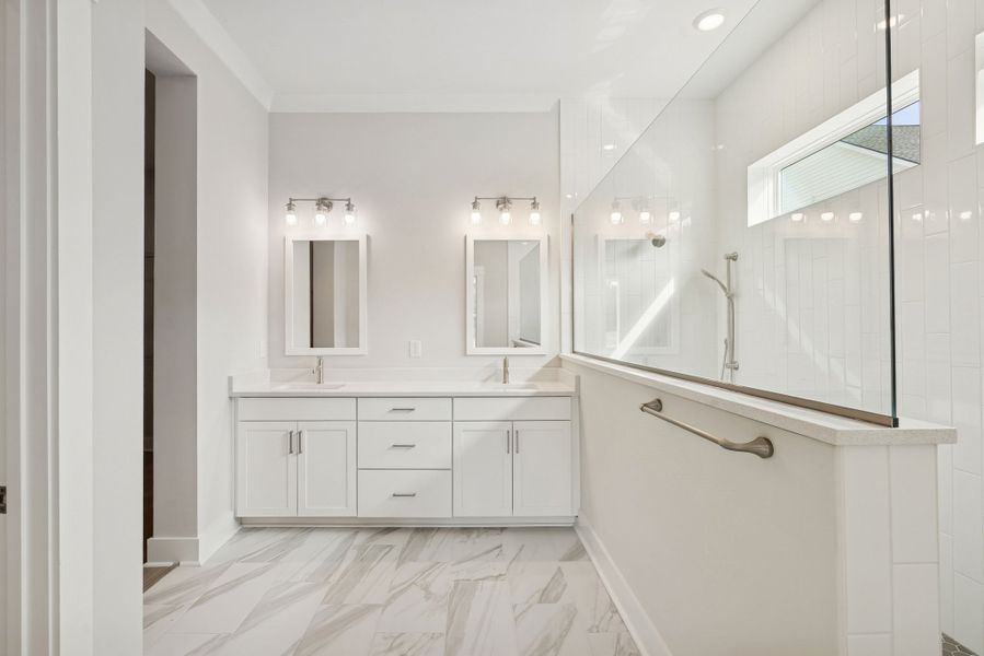 The Lancewood - Owner's Bath
