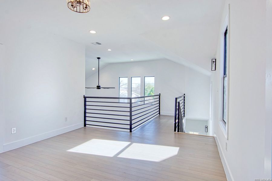 Spacious, unfurnished interior of a new home in , San Antonio (Image 27).