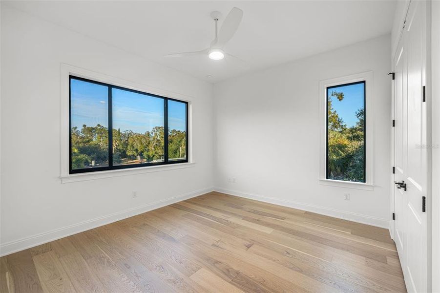 Spacious, unfurnished interior of a new home in , Tampa (Image 25).