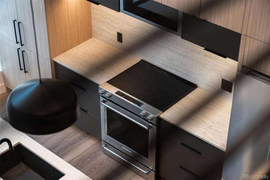 Close-up of interior finishes inside a home in , Buena Vista (Image 18).