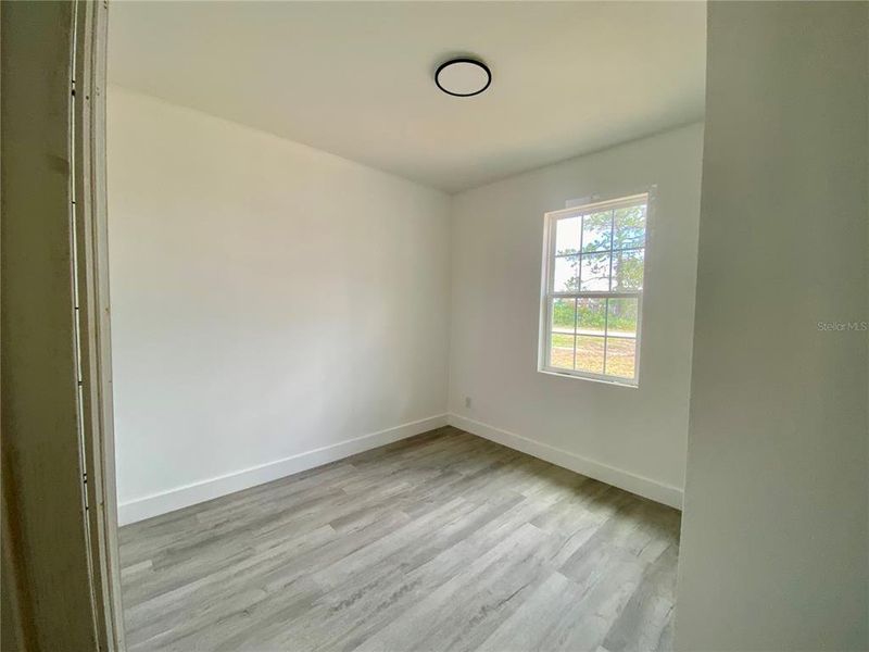 bedroom wood aminate floors