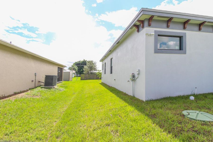 Exterior details and patio area of a home in , Port St. Lucie (Image 35).