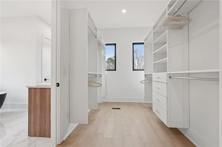 Spacious, unfurnished interior of a new home in , Roswell (Image 27).