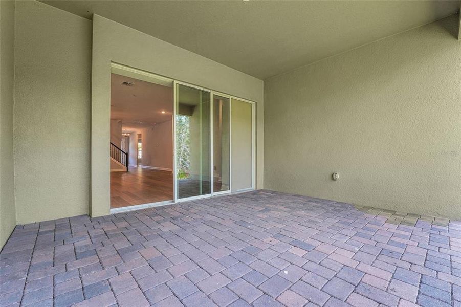 Exterior details and patio area of a home in Palms at Windermere, Windermere (Image 27).