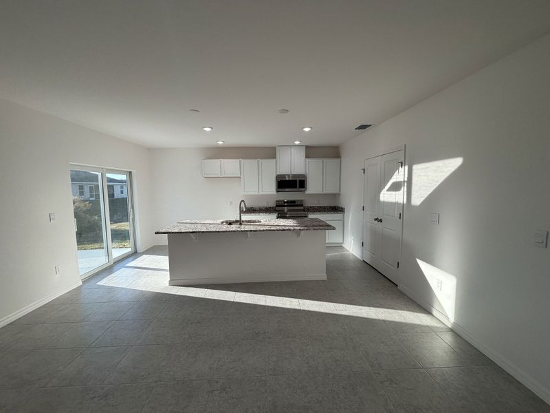 Spacious, unfurnished interior of a new home in Lehigh Acres, Lehigh Acres (Image 13).