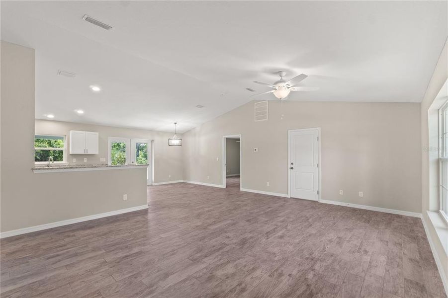 Spacious, unfurnished interior of a new home in , Port Charlotte (Image 12).