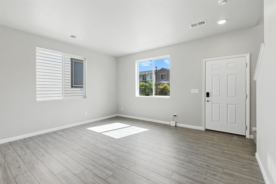 Spacious, unfurnished interior of a new home in Pintail Commons at Johnstown Village, Johnstown (Image 18).