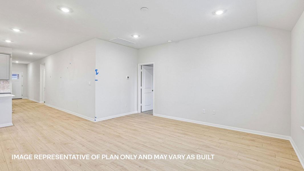 Spacious, unfurnished interior of a new home in Thunder Rock, Marble Falls (Image 20).