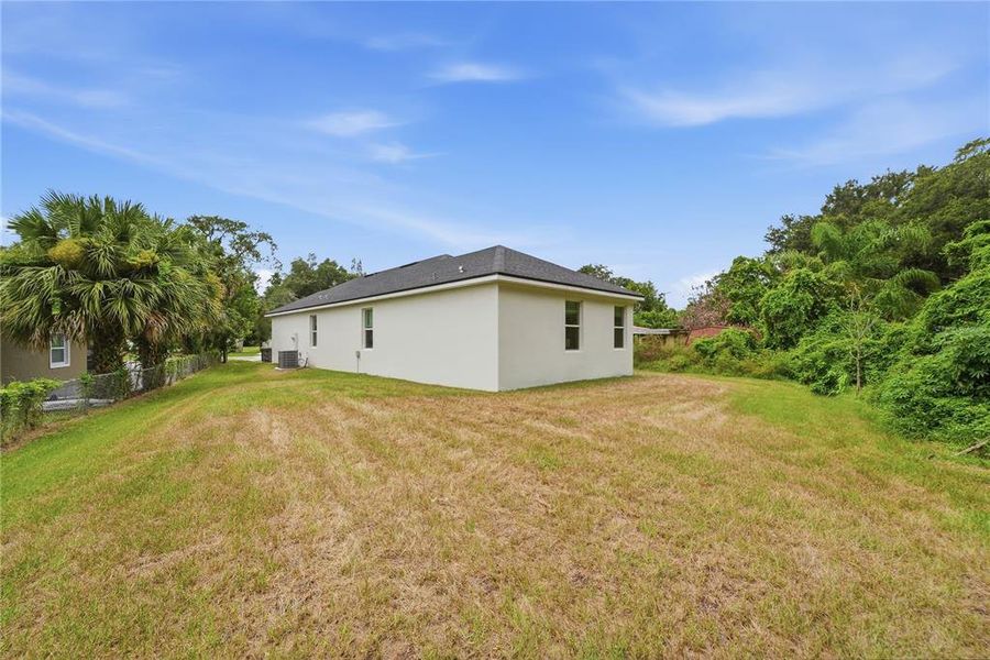 Exterior details and patio area of a home in , Orlando (Image 26).