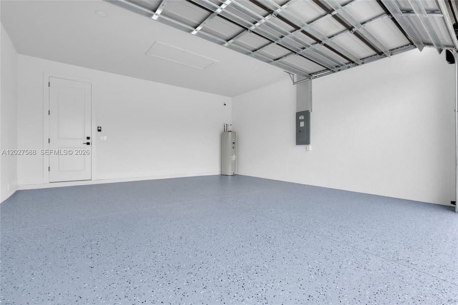 Spacious, unfurnished interior of a new home in , Lehigh Acres (Image 29).