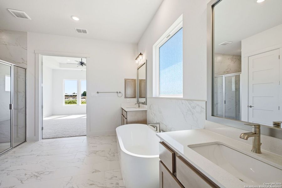 Furnished interior view inside a new home in Pradera Ridge, Floresville (Image 10).