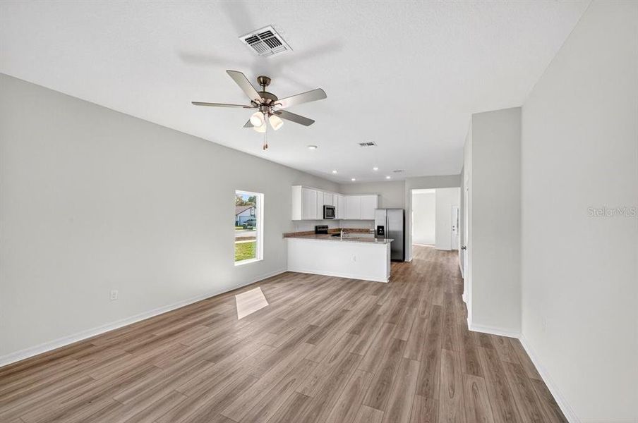 Spacious, unfurnished interior of a new home in , Deltona (Image 31).