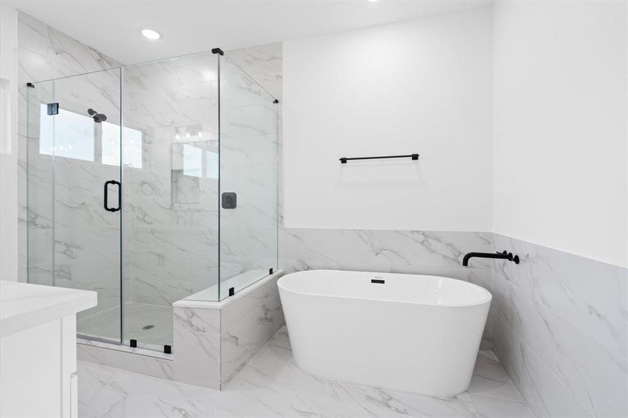 Modern bathroom with marble tilework, this design emphasizes simplicity and elegance