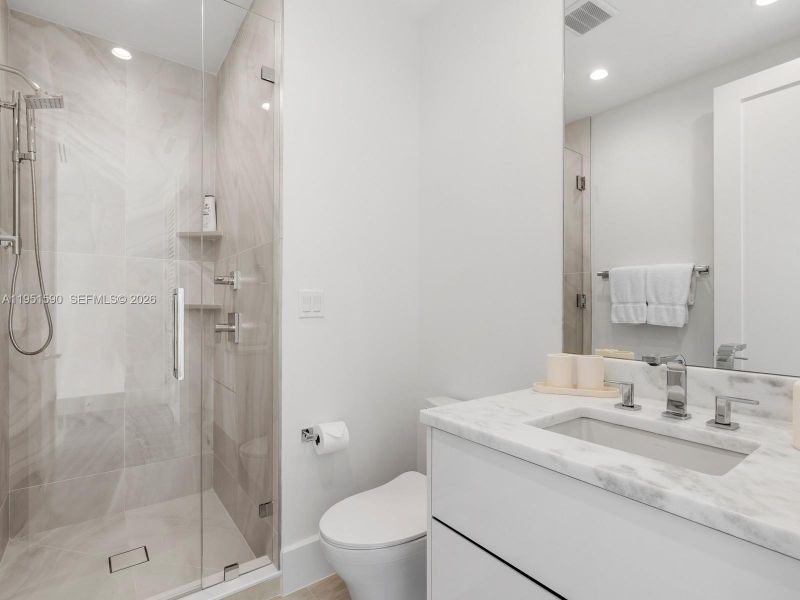 Furnished interior view inside a new home in , Marathon (Image 53).