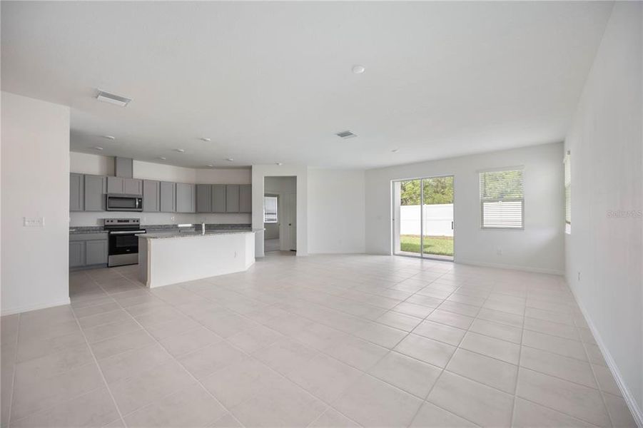Spacious, unfurnished interior of a new home in Creekside at Rutland Ranch, Parrish (Image 12).