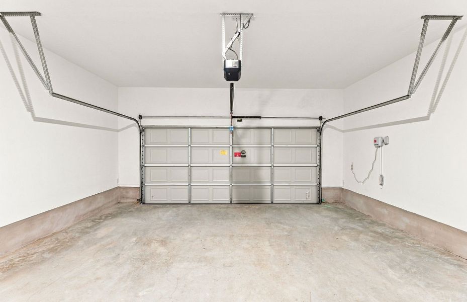 Spacious, unfurnished interior of a new home in Santa Rita Ranch, Liberty Hill (Image 13).
