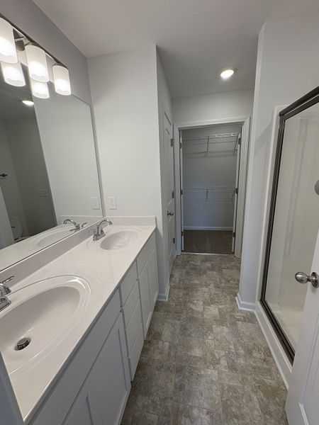 Photo is of the model home to show what the completed floor plan looks like. Selections and Options may vary.