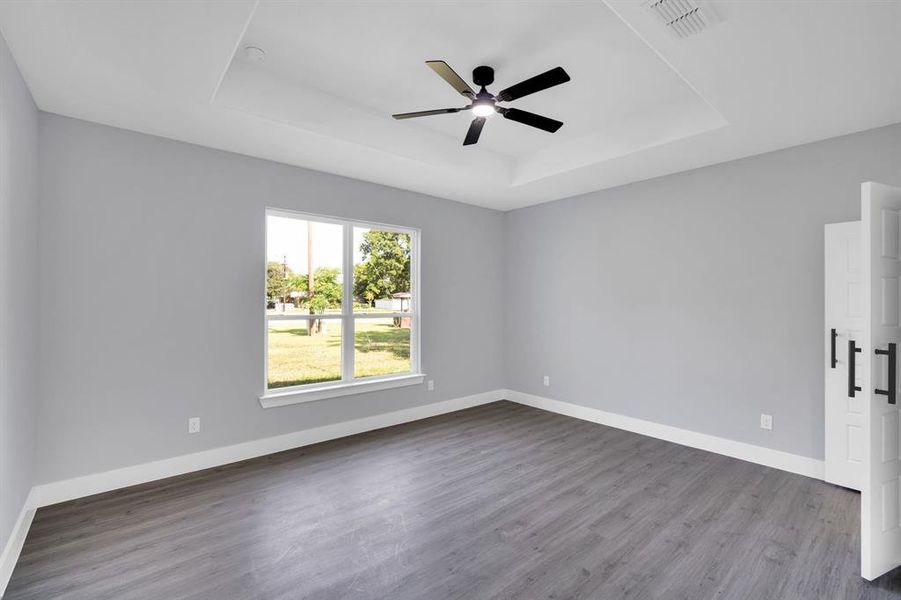 Spacious, unfurnished interior of a new home in , Kemp (Image 16).