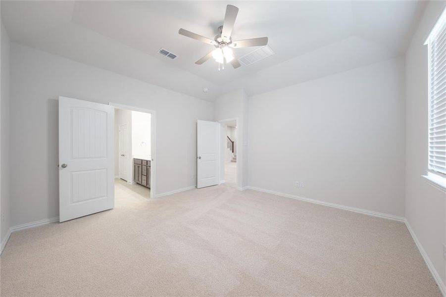 Spacious, unfurnished interior of a new home in Lake Pointe: Lake Pointe at Paloma Creek, Little Elm (Image 17).