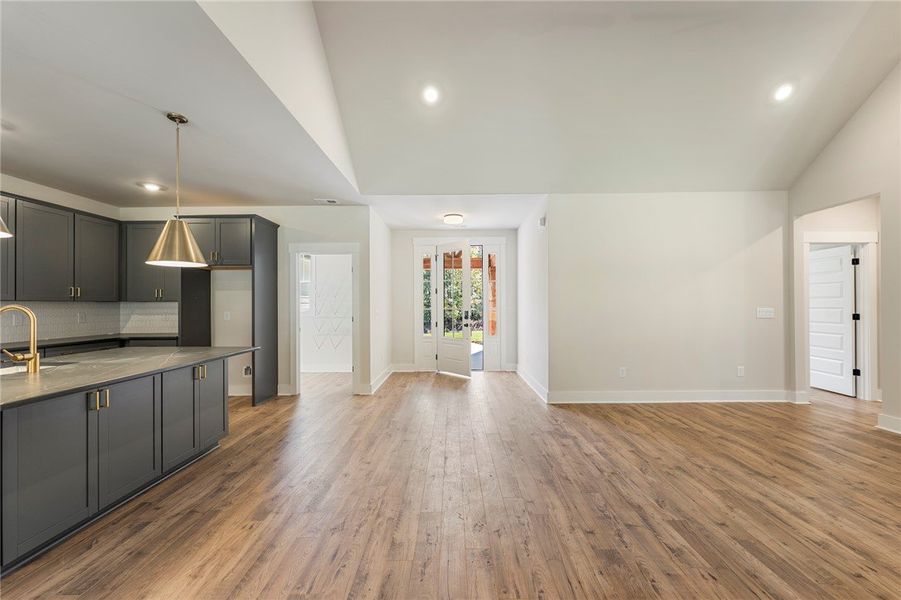 Spacious, unfurnished interior of a new home in Anderson County Homes, Belton (Image 10).