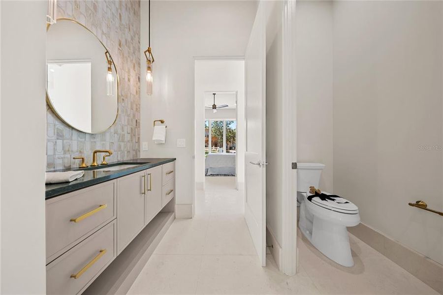 Furnished interior view inside a new home in , Orlando (Image 10).