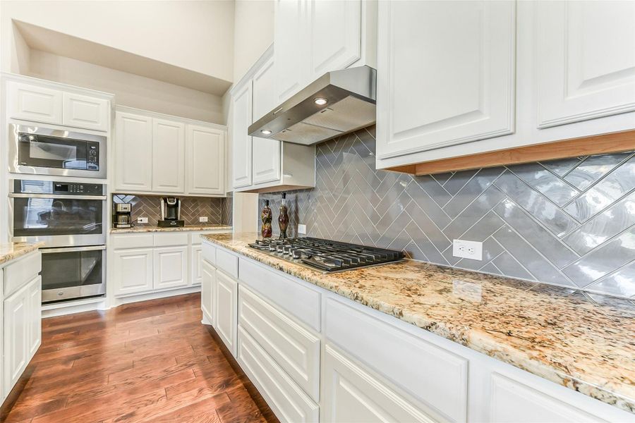 Furnished interior view inside a new home in ARTAVIA 65', Conroe (Image 8).