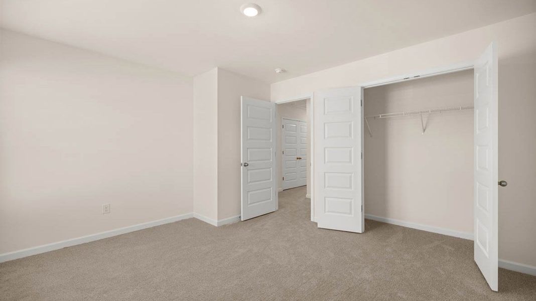 Spacious, unfurnished interior of a new home in Estates at Deer Hollow, Grovetown (Image 38).