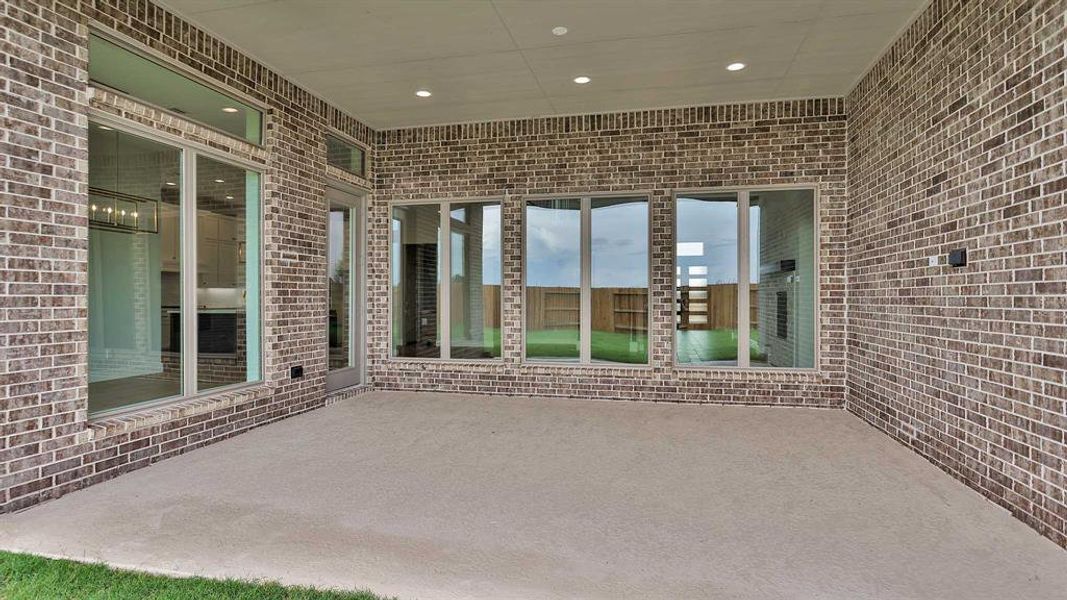 Spacious, unfurnished interior of a new home in Valencia 70', Manvel (Image 10). Spacious, unfurnished interior of a new home in Valencia 70', Manvel (Image 10).