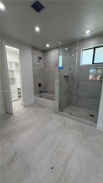Spacious, unfurnished interior of a new home in , Miami (Image 17).