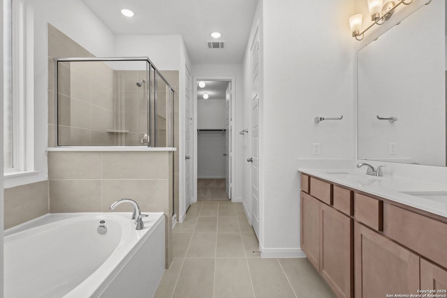 Furnished interior view inside a new home in Foxbrook, Cibolo (Image 7).