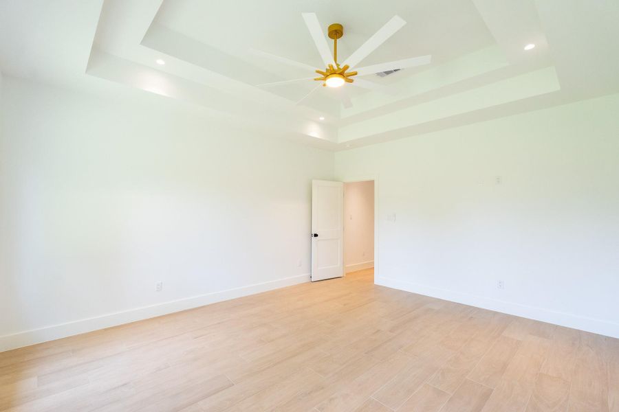 Spacious, unfurnished interior of a new home in , Pasadena (Image 31).