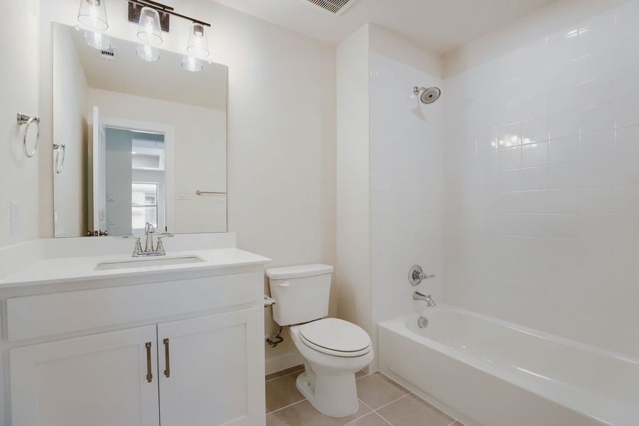3816 Stars - Full Bathroom
