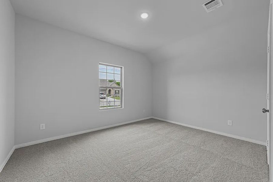 Spacious, unfurnished interior of a new home in Rolling Ridge, Van Alstyne (Image 13).