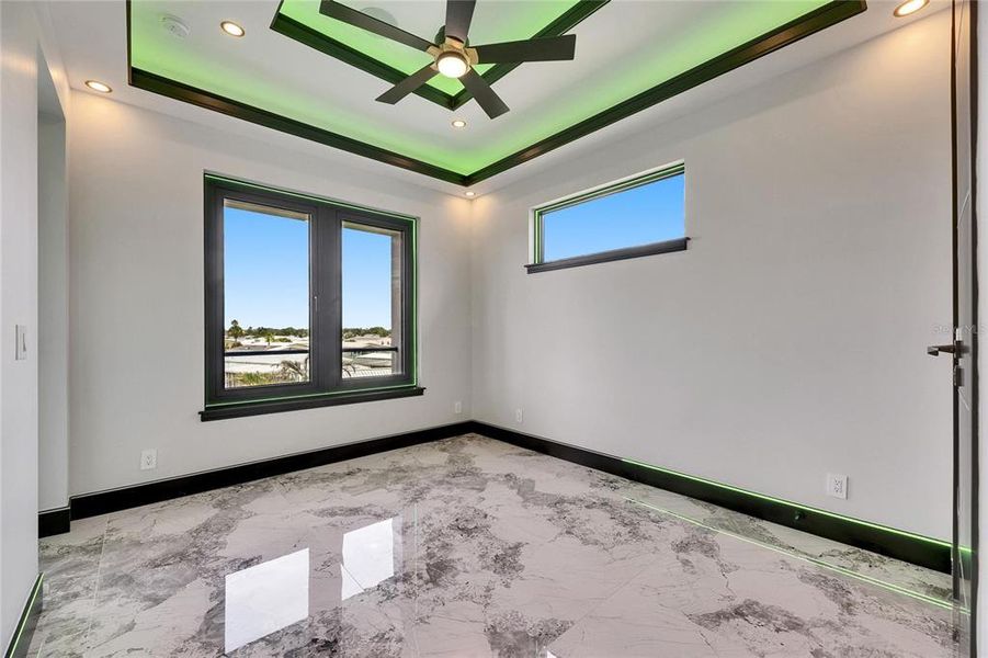 Spacious, unfurnished interior of a new home in , Apollo Beach (Image 83).
