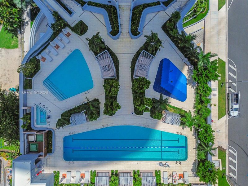Community amenities in , Miami (Image 42).