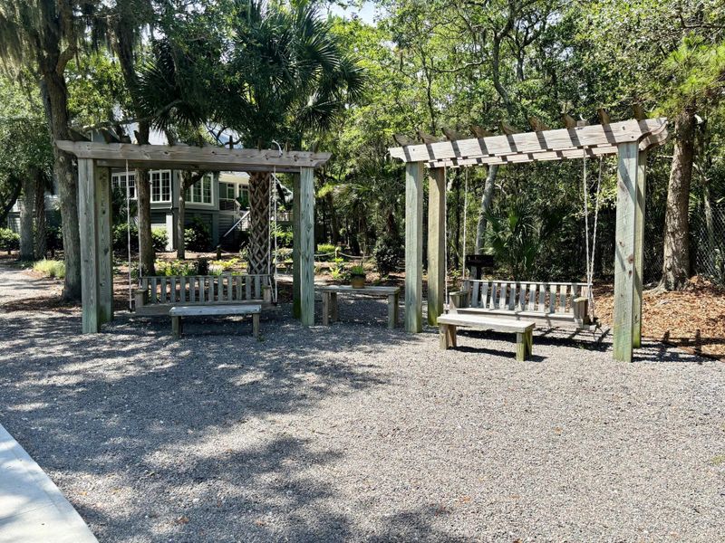 Community amenities in Charleston Proper, Johns Island (Image 9).