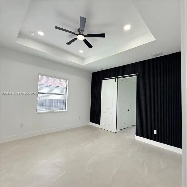 Spacious, unfurnished interior of a new home in , Lehigh Acres (Image 17).