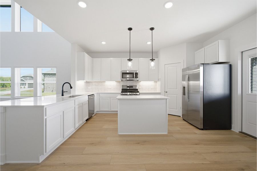Furnished interior view inside a new home in Saddlebrook Estates, Waxahachie (Image 10).