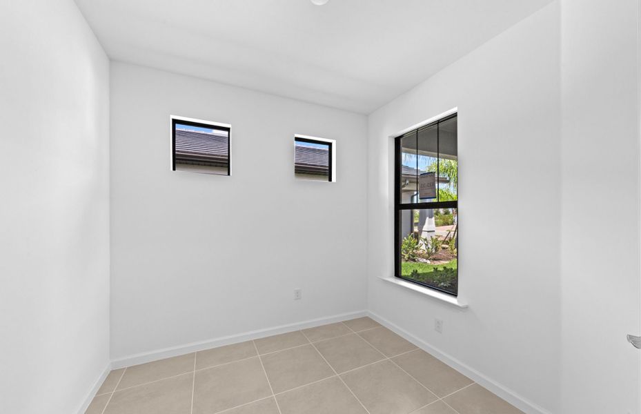 Spacious, unfurnished interior of a new home in Del Webb Naples, Ave Maria (Image 19).