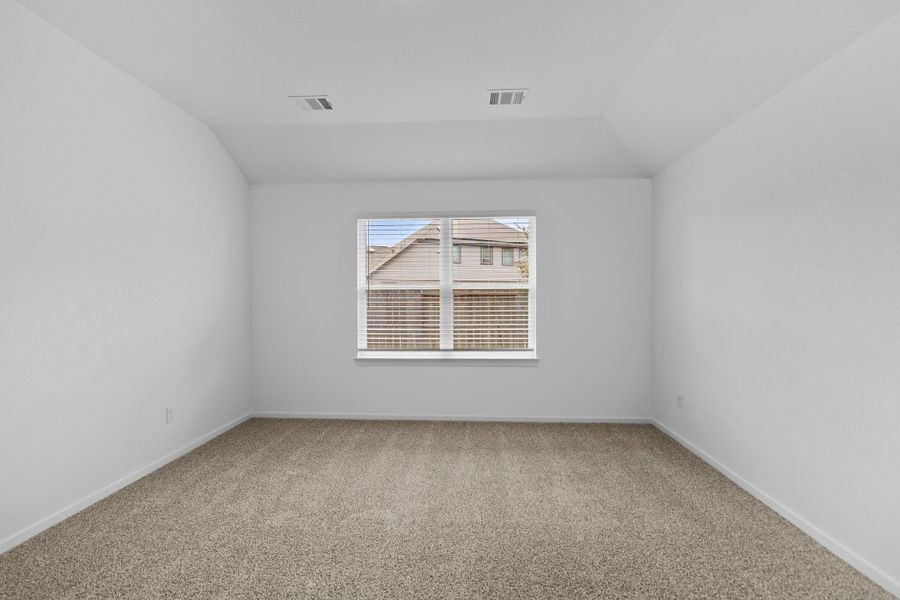 Spacious, unfurnished interior of a new home in Venetian Pines, Conroe (Image 17).